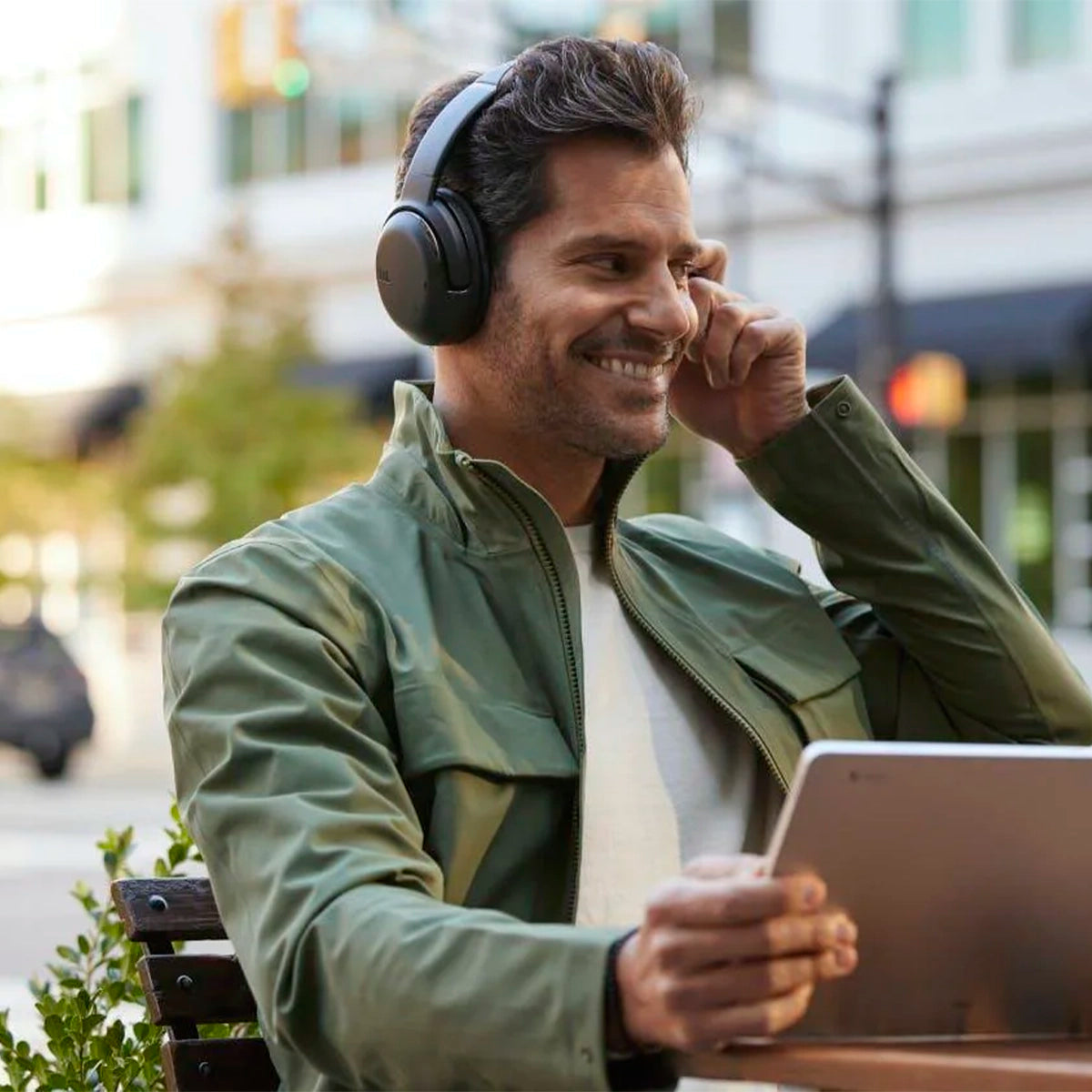 Audífonos JBL Tour One M2