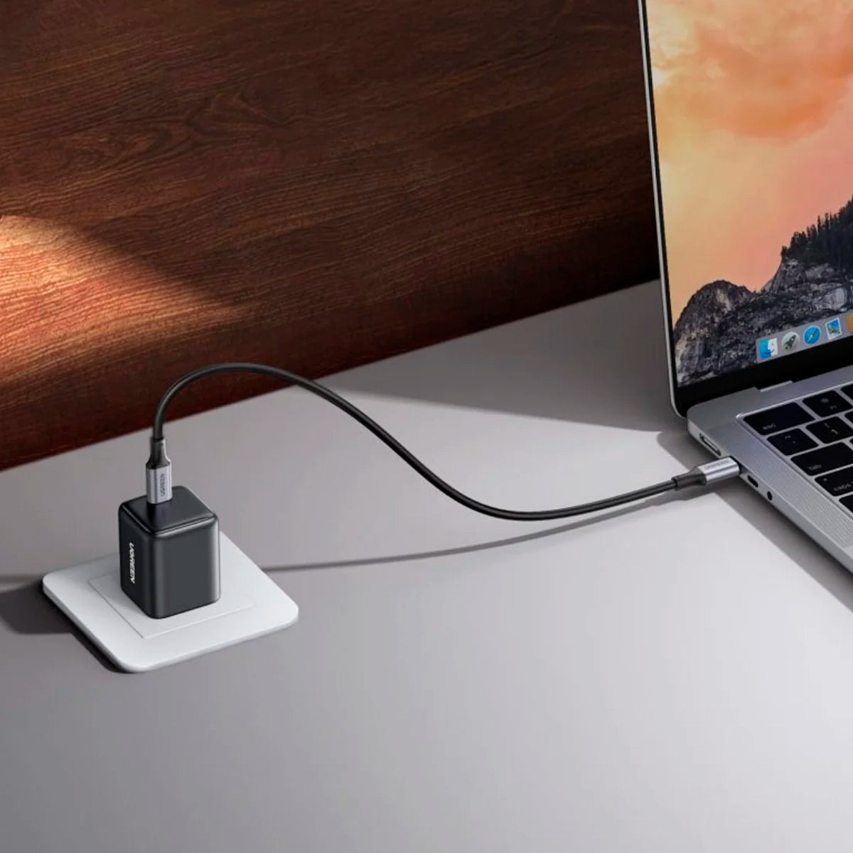 Cargador Ugreen ultracompacto GaN II 30W USB-C